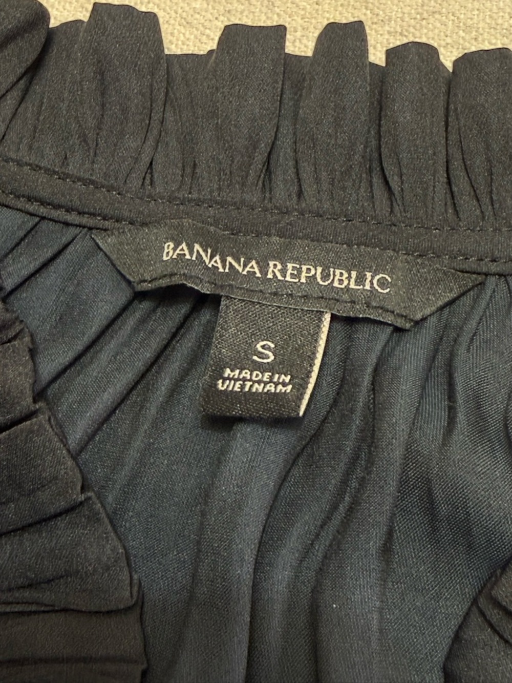 Banana Republic Black Sleeveless Ruffle-Neck Button Front Blouse - Size Small - Picture 8 of 13